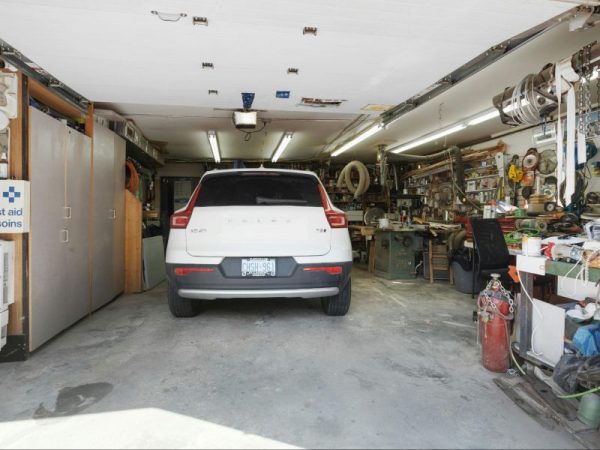 Professional Epoxy Garage Floor Coatings_ What to Expect and Why It's Worth It - blog